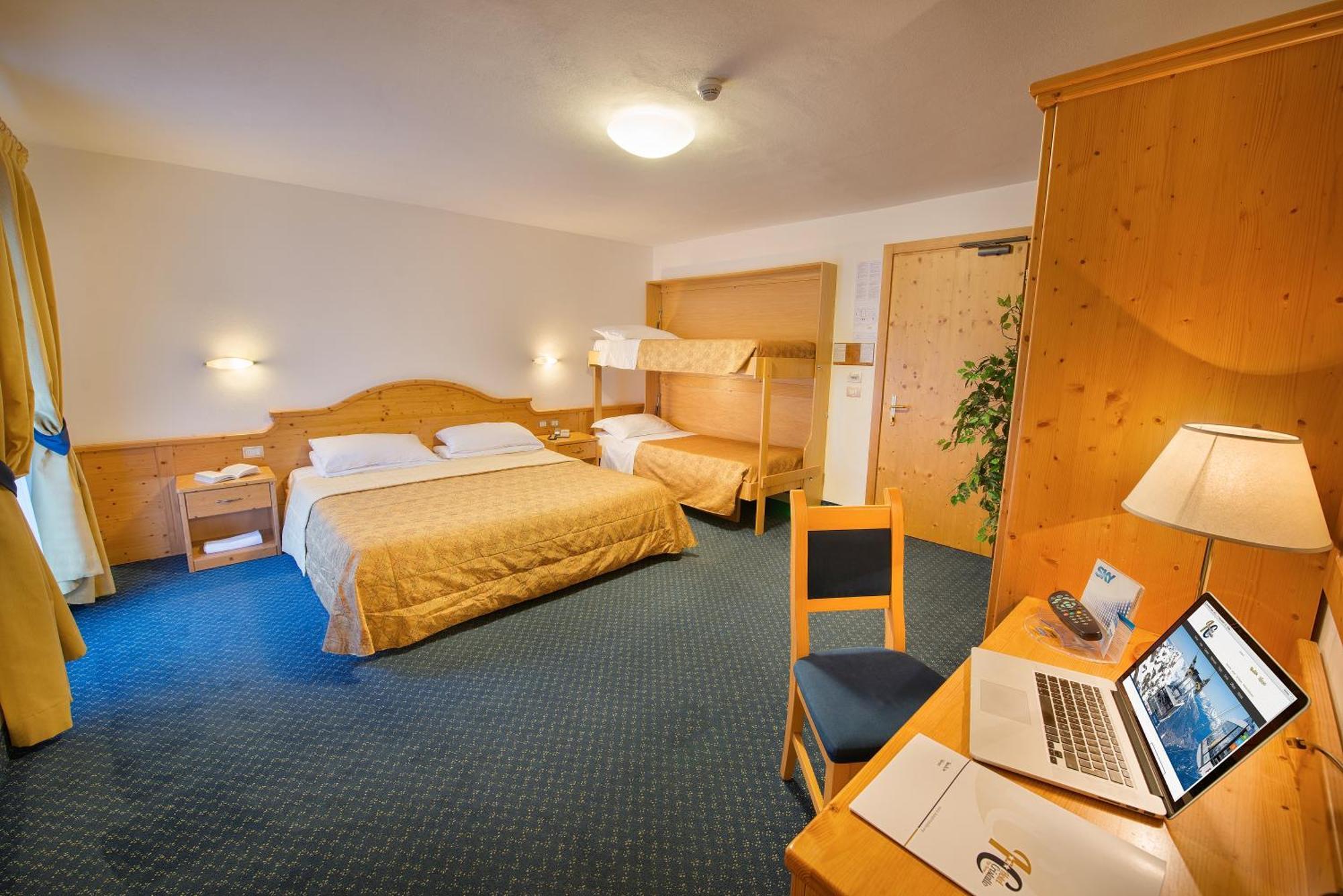 Hotel Cristallo Пеїо Екстер'єр фото